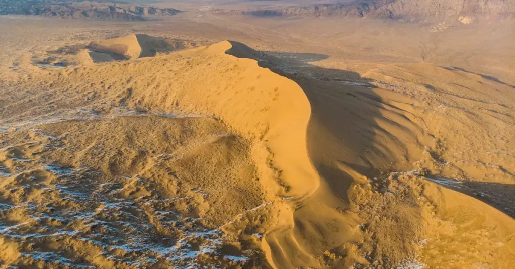 Welke woestijn in Kazachstan en Oezbekistan heeft het Aralmeer?