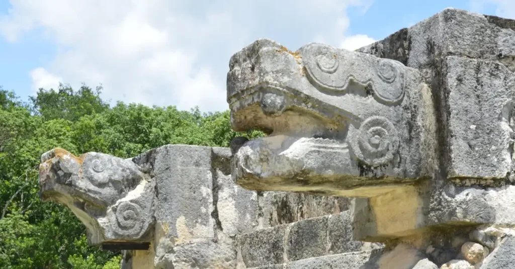 Wat is de betekenis van Maya-beeldhouwwerken? Ontdek hier!