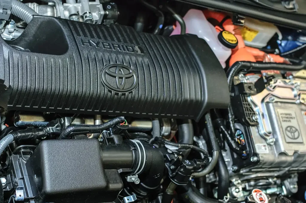 Wat is het verschil tussen Toyota Corolla 1.8 TS HEV en Hybride?