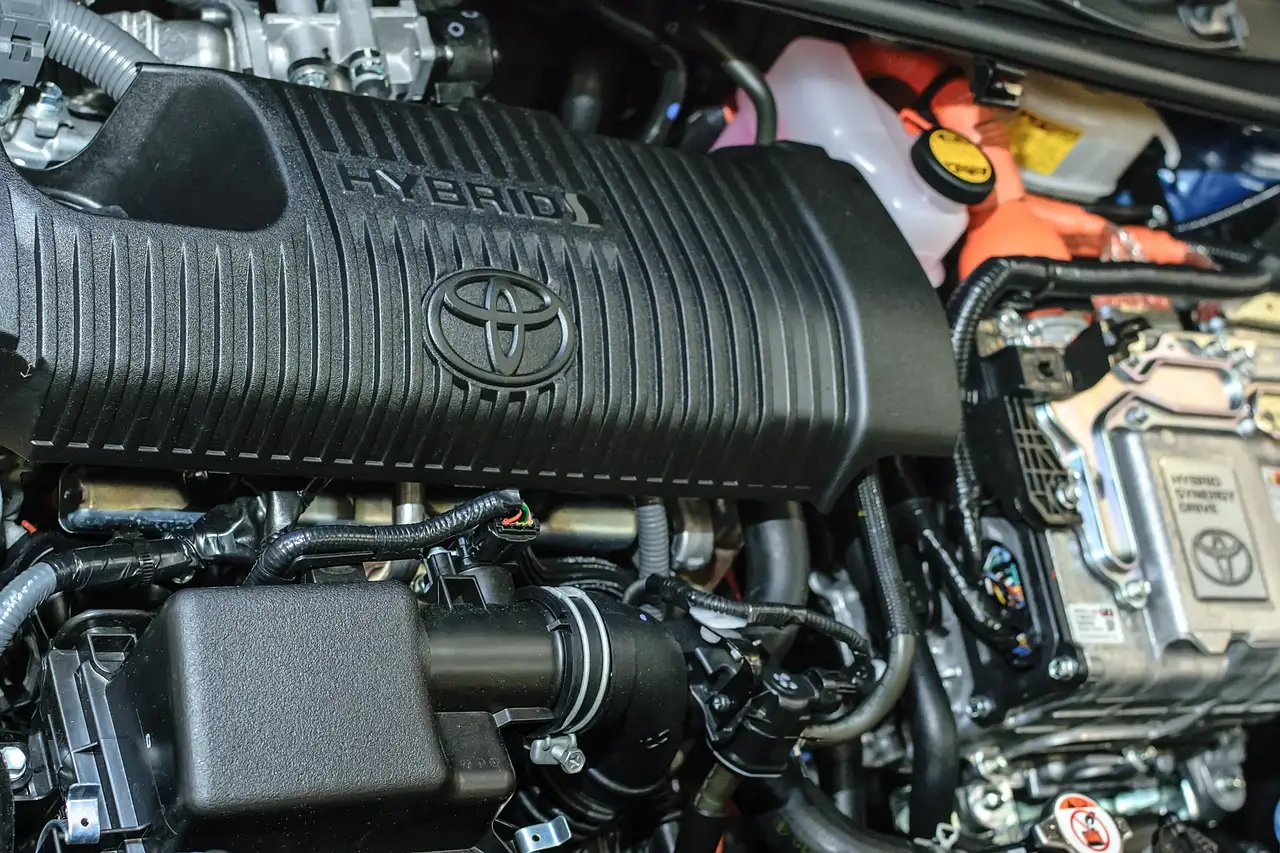 Wat is het verschil tussen Toyota Corolla 1.8 TS HEV en Hybride?