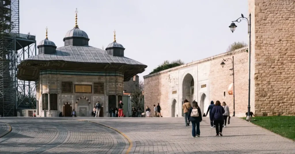 Wat was de rol van het Topkapi-paleis in het Ottomaanse bestuur?