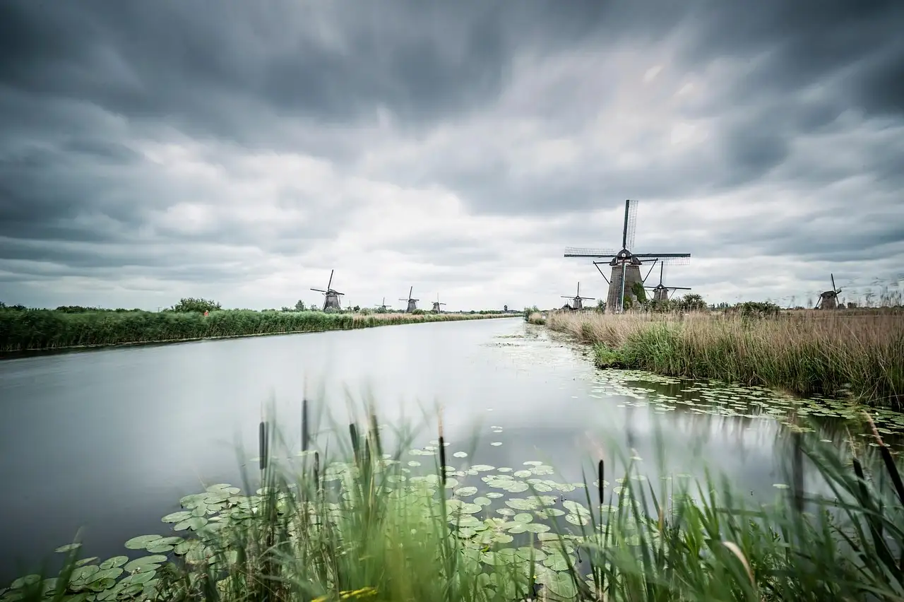 Welke stad in Nederland is bekend om kaarsenproductie?