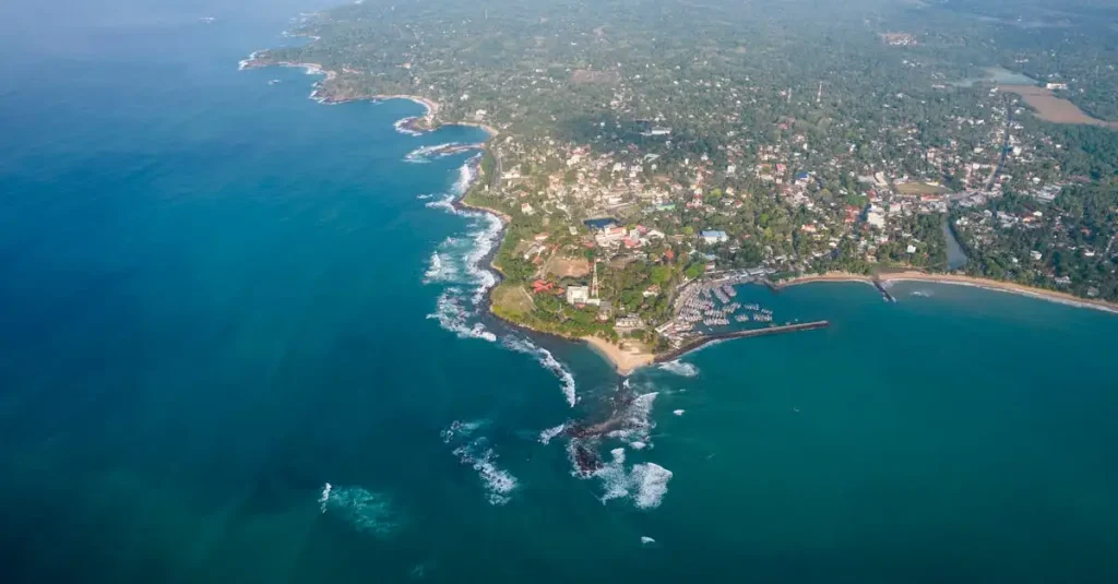 Welke stad in Sri Lanka was een belangrijke haven voor handel?