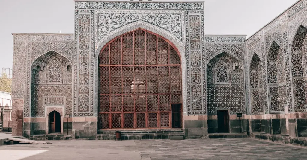 Welke dynastie regeerde Perzië in de islamitische gouden eeuw?