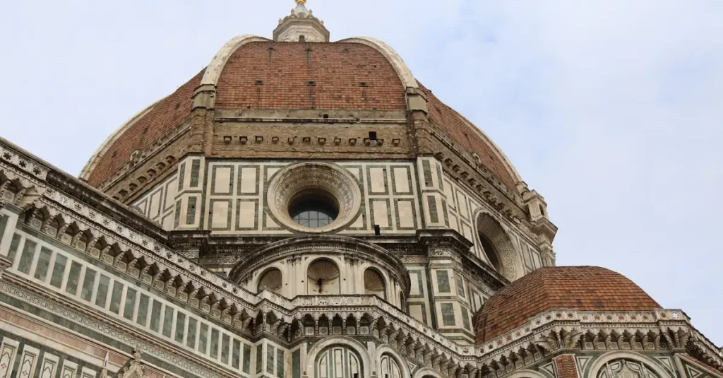 Welke kathedraal in Florence heeft de beroemde rode koepel?