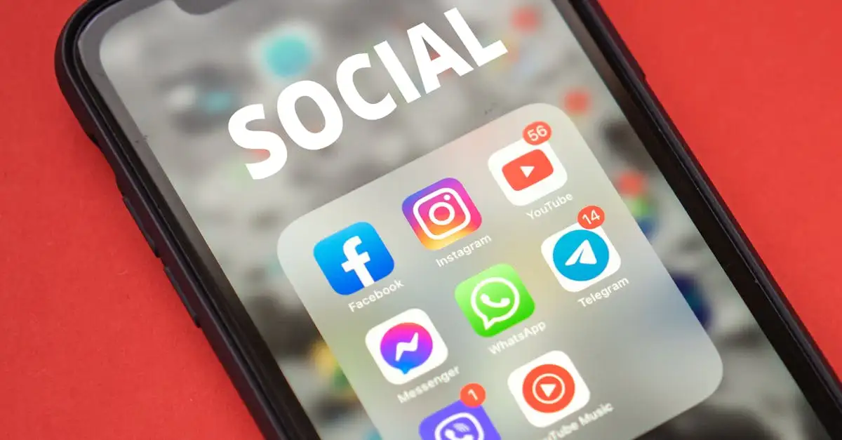 Waarom werd WhatsApp populair voor directe communicatie?