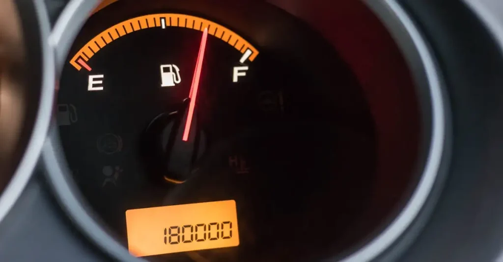Wat betekent de benzinemeter op je dashboard?