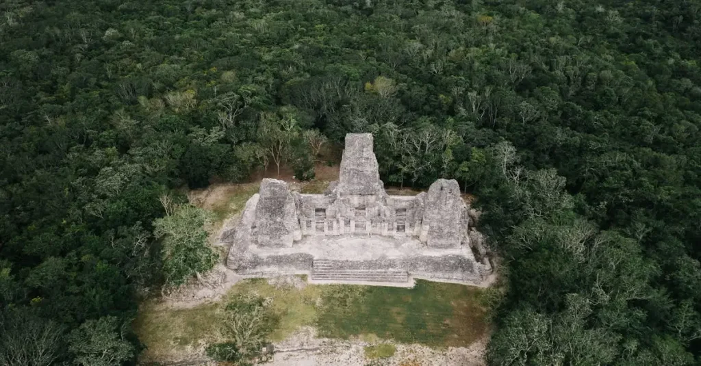 Wat was de rol van Tikal in de Mayabeschaving?
