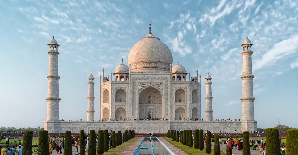 Welke dynastie bouwde de beroemde Taj Mahal in India?