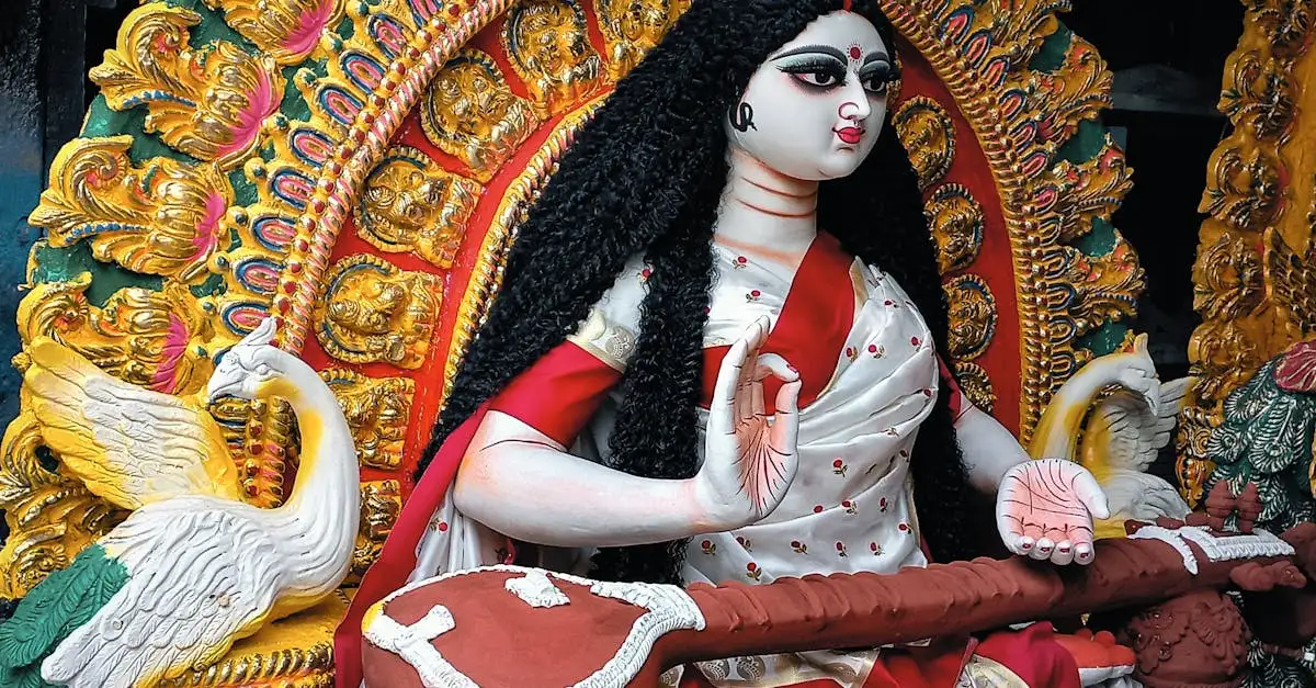 Welke godin belichaamt kennis en wijsheid in Saraswati?