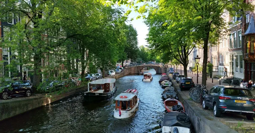 Hoe lang is het vanaf Amsterdam met de bus of trein naar Colmar? Ontdek het hier!