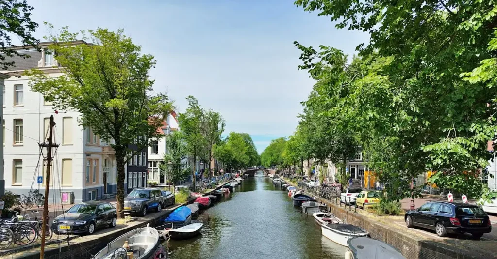 Hoe lang vlieg je van Amsterdam naar Clark International Airport (CRK)? Ontdek het hier!
