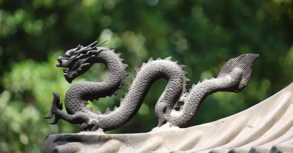 Wat symboliseerde de draak Nidhogg in de Noorse mythologie?