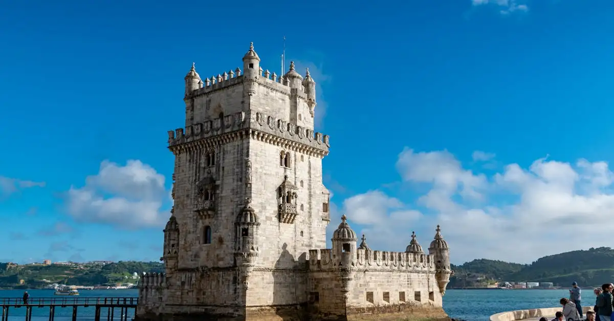 Welke Portugese stad herbergt de beroemde Torre de Belém?