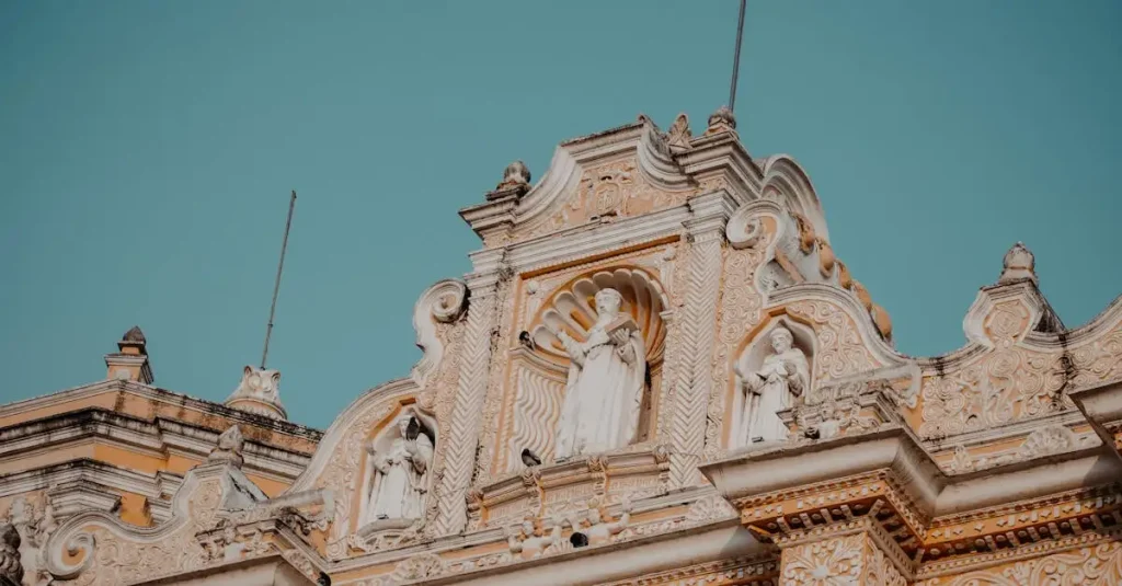 Waarom is Antigua in Guatemala zo'n populaire bestemming?