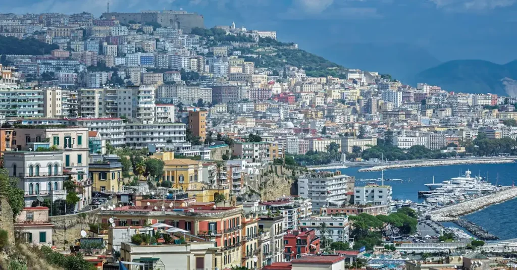 Wat is de thuisstad van Napoli in Italië?