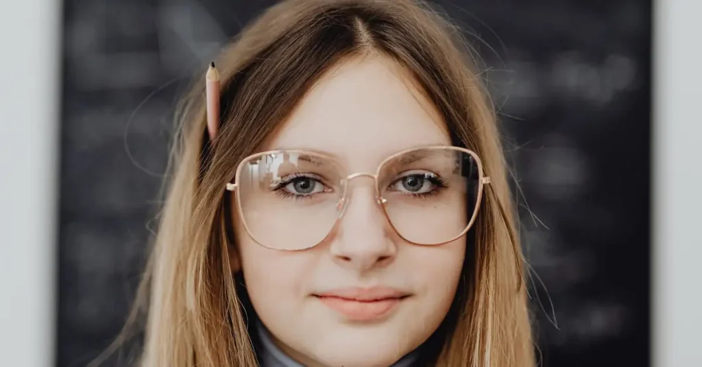 Welke kleur bril past bij grijs haar? Ontdek je perfecte stijl!