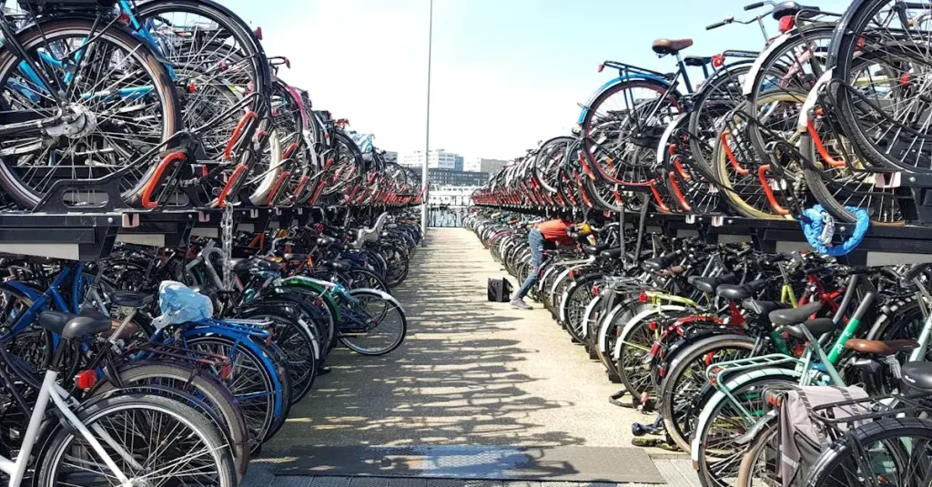 Hoe lang is het vanaf Amsterdam met de bus of trein naar Luxemburg? Ontdek het hier!