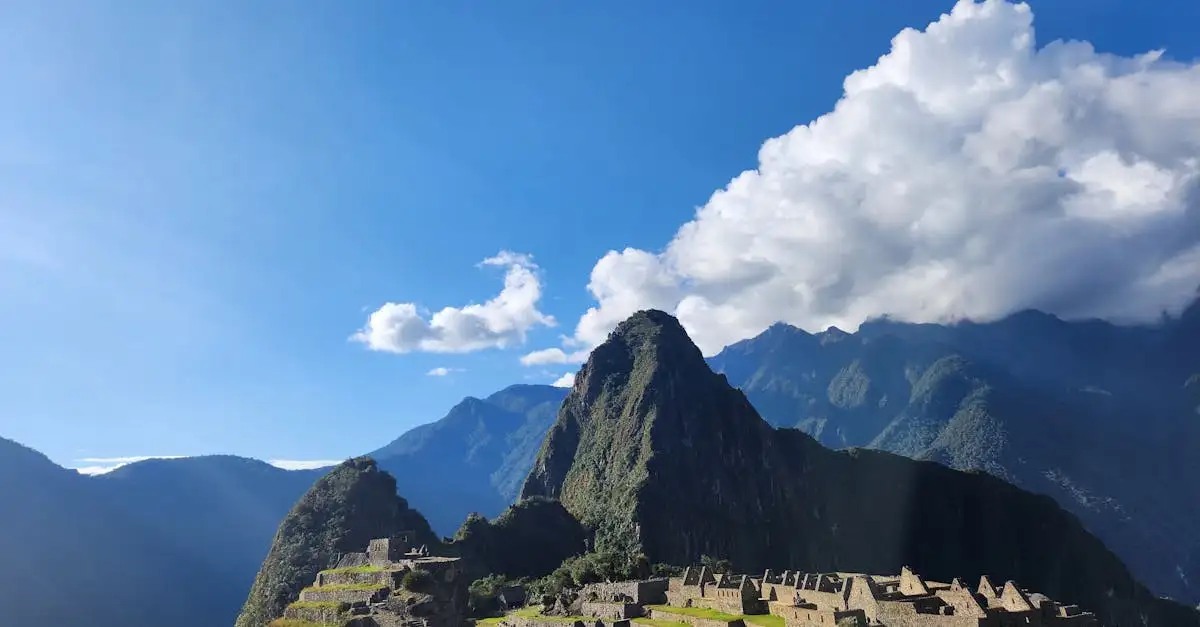 Welke bergen omringen Machu Picchu in de Vilcabamba?