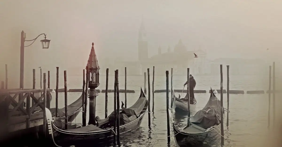Welke stad in Italië staat bekend om zijn grachten?