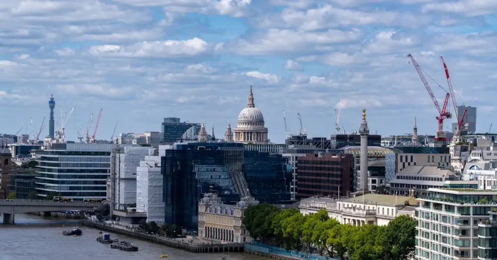 Welke kathedraal in Londen overleefde de grote brand?